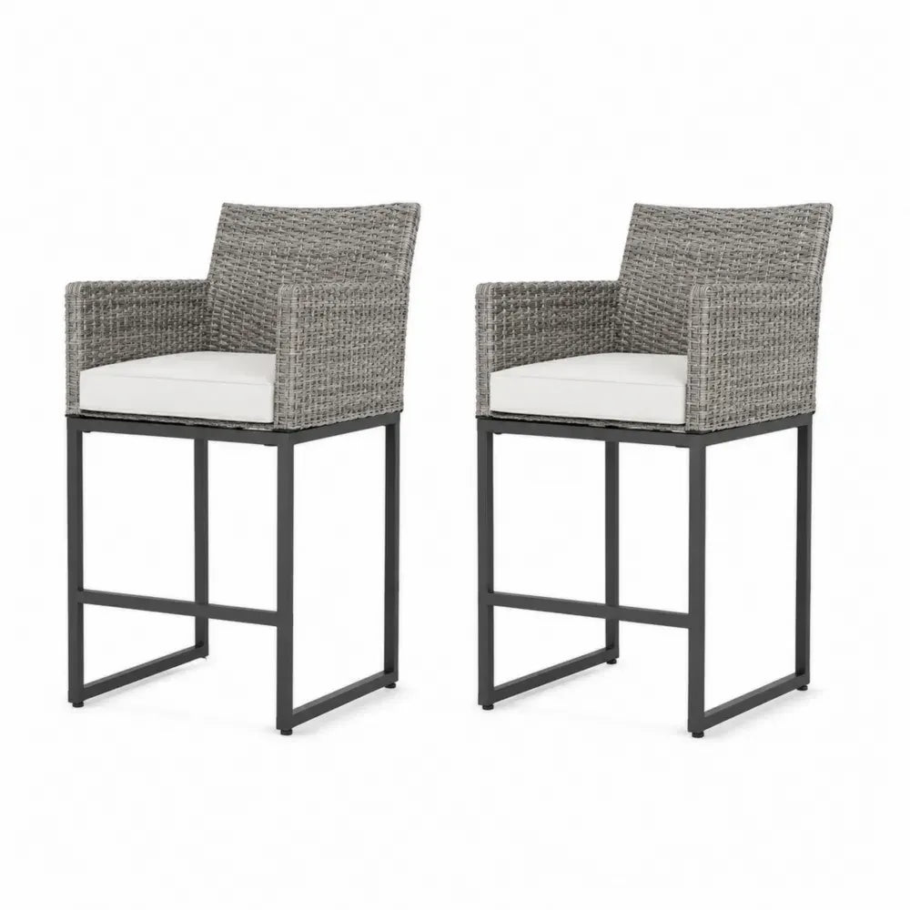 Barhocker 2er Set mit Armlehnen PE Rattan Polyesterkissen Stahlgestell rechteckig Grau Weiß Schwarz 55 x 58 x 108 cm